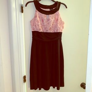 Size 8 Enfocus Studio Rosette Knee Length Dress